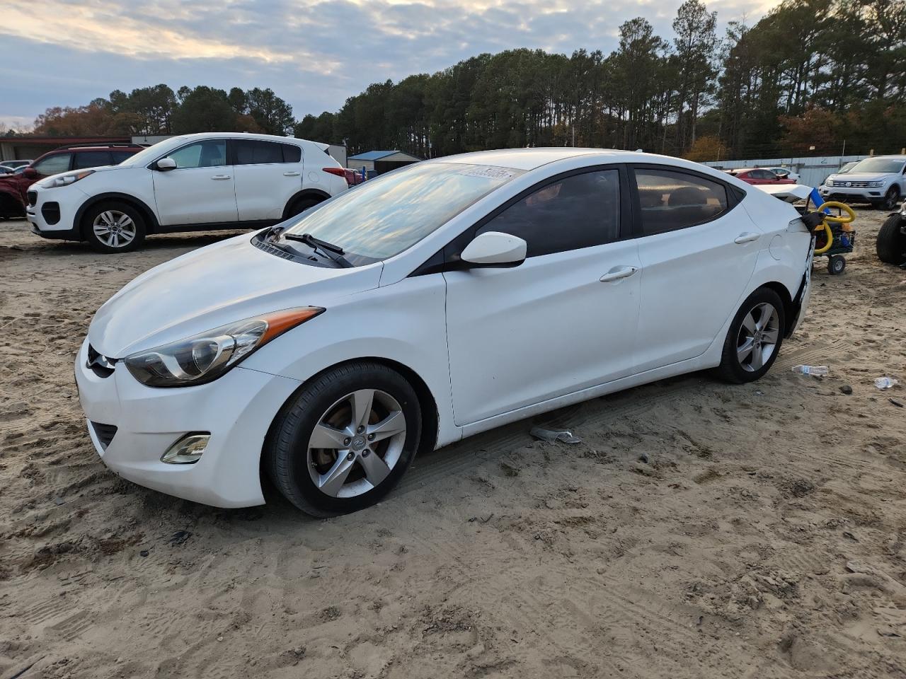 Lot #3298102157 2013 HYUNDAI ELANTRA