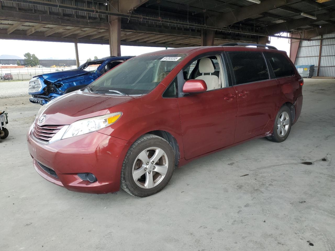 Lot #3304148514 2015 TOYOTA SIENNA LE