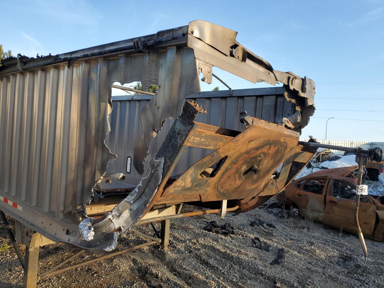 Lot #3297181876 2012 DAKOTA TRAIL-EZE