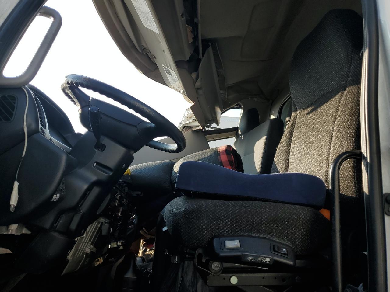 Lot #3316875113 2017 HINO 258