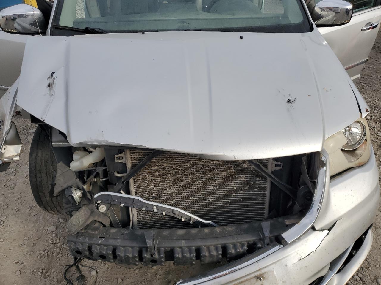 CHRYSLER TOWN & COUNTRY TOURING L