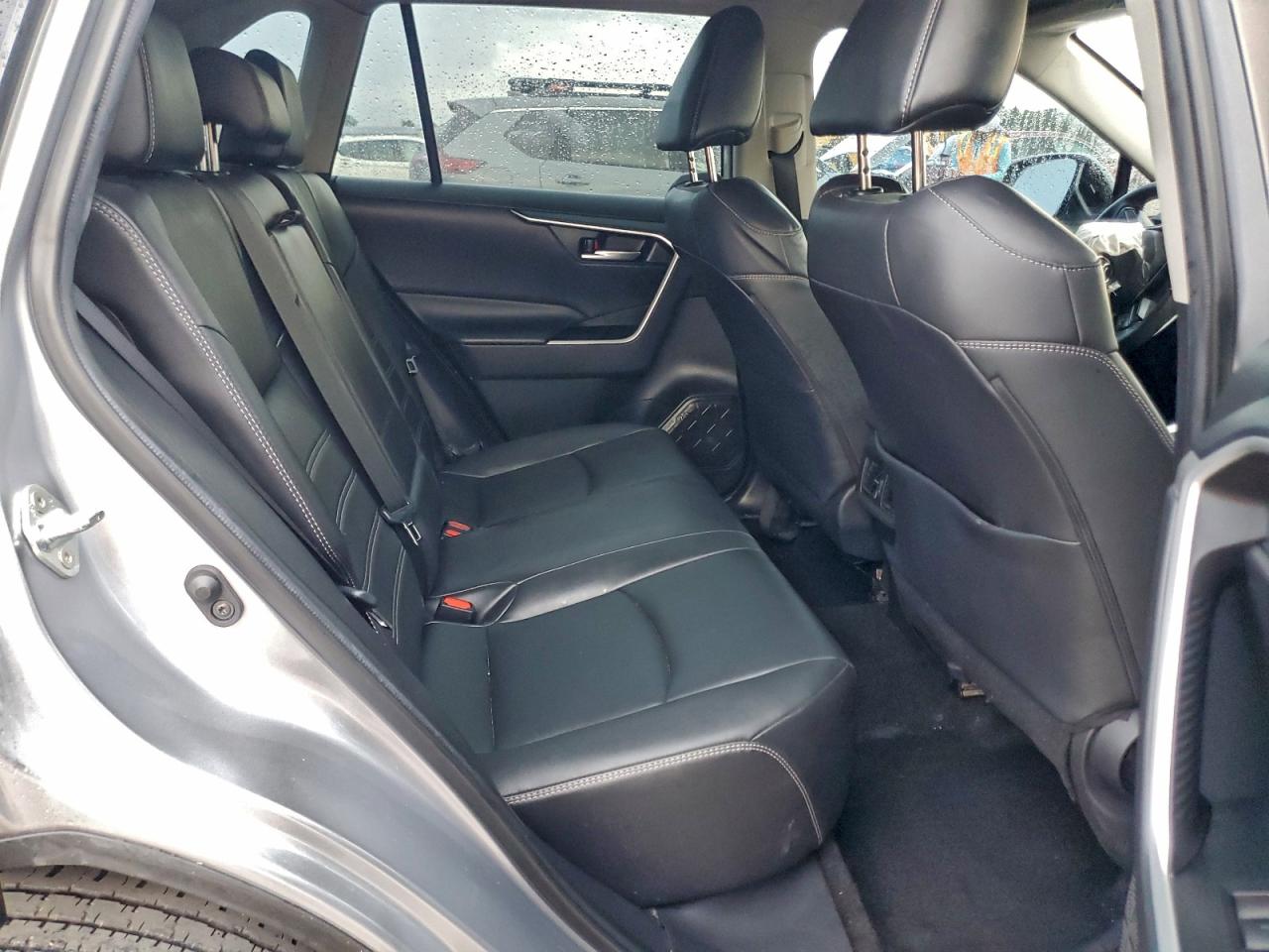 TOYOTA RAV4 XLE PREMIUM