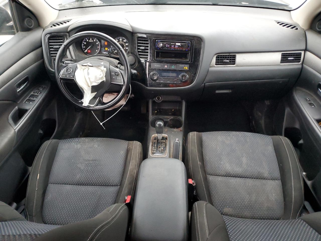 MITSUBISHI OUTLANDER SE