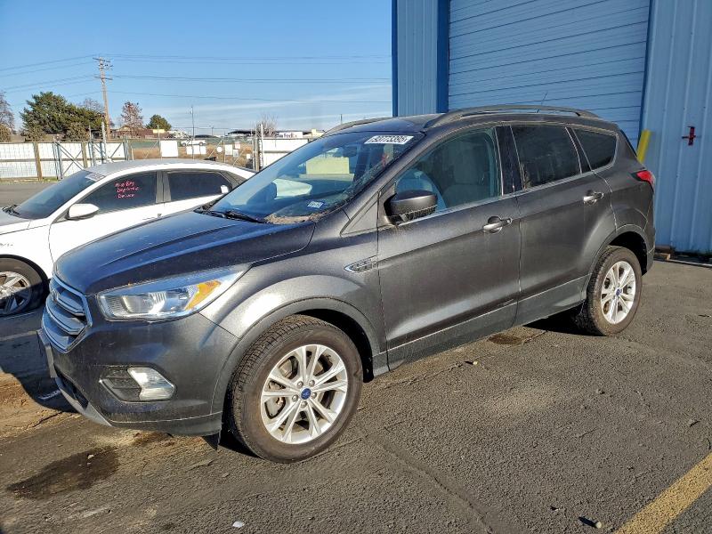 Global Auto Auctions: 2018 FORD ESCAPE SE