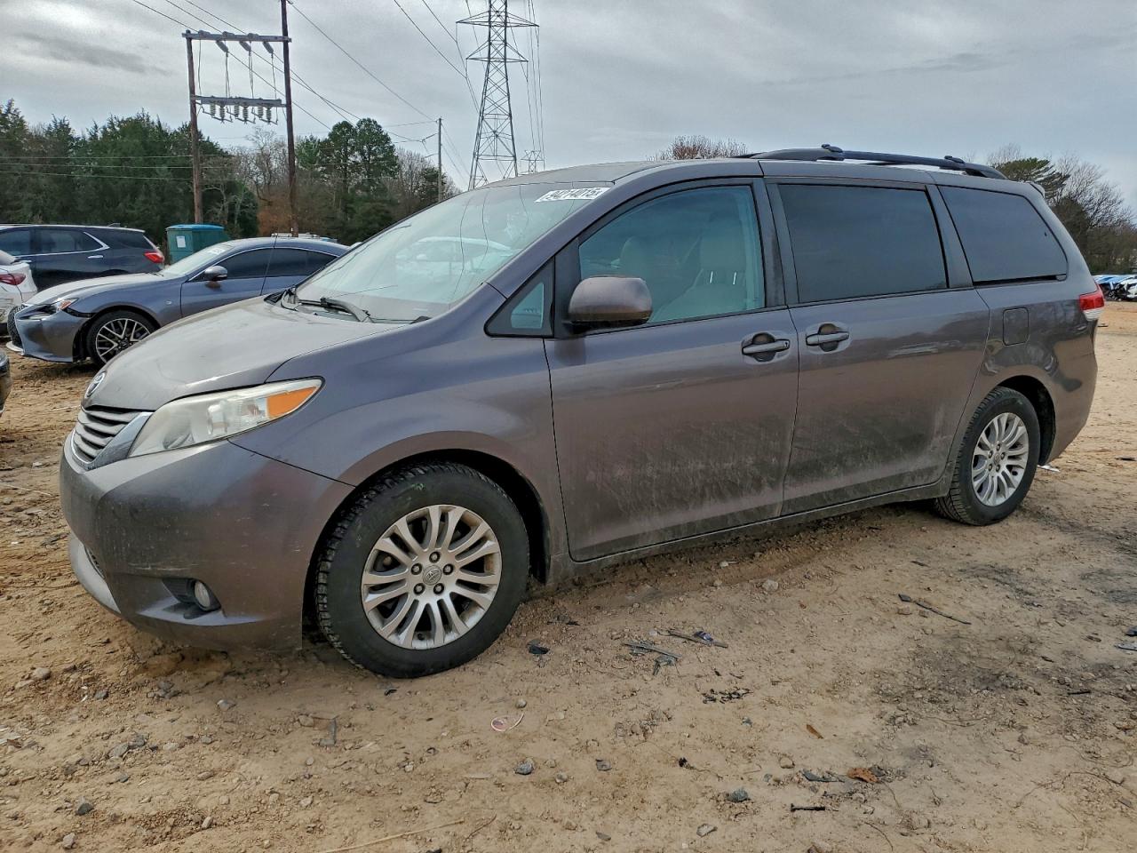 TOYOTA SIENNA XLE