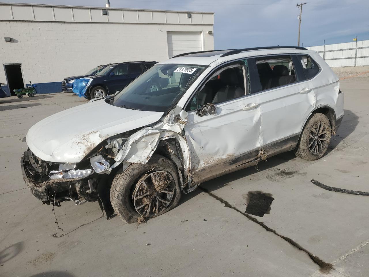 Lot #3304935545 2020 VOLKSWAGEN TIGUAN SE