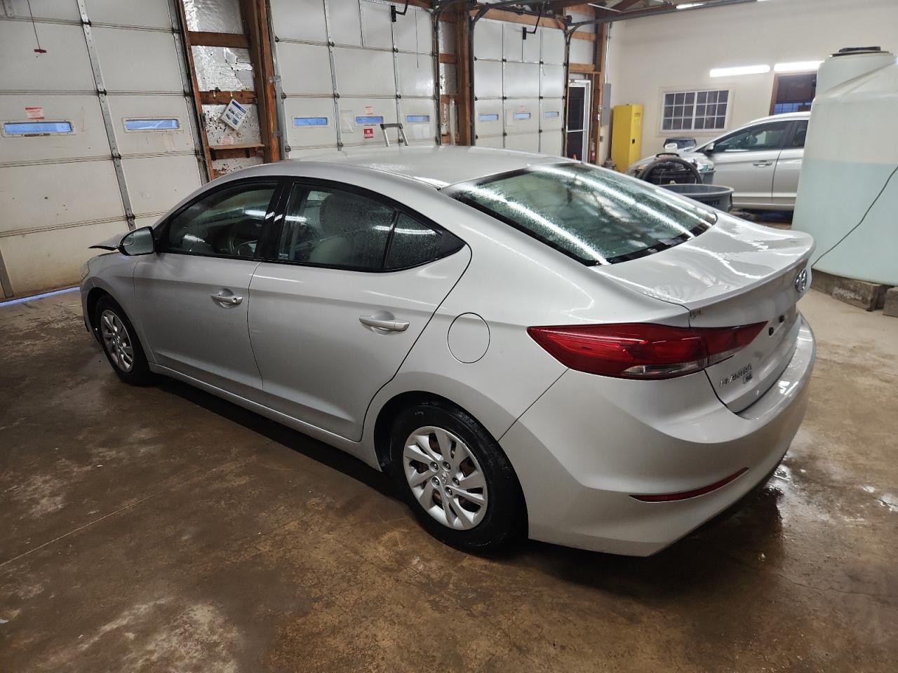 HYUNDAI ELANTRA SE