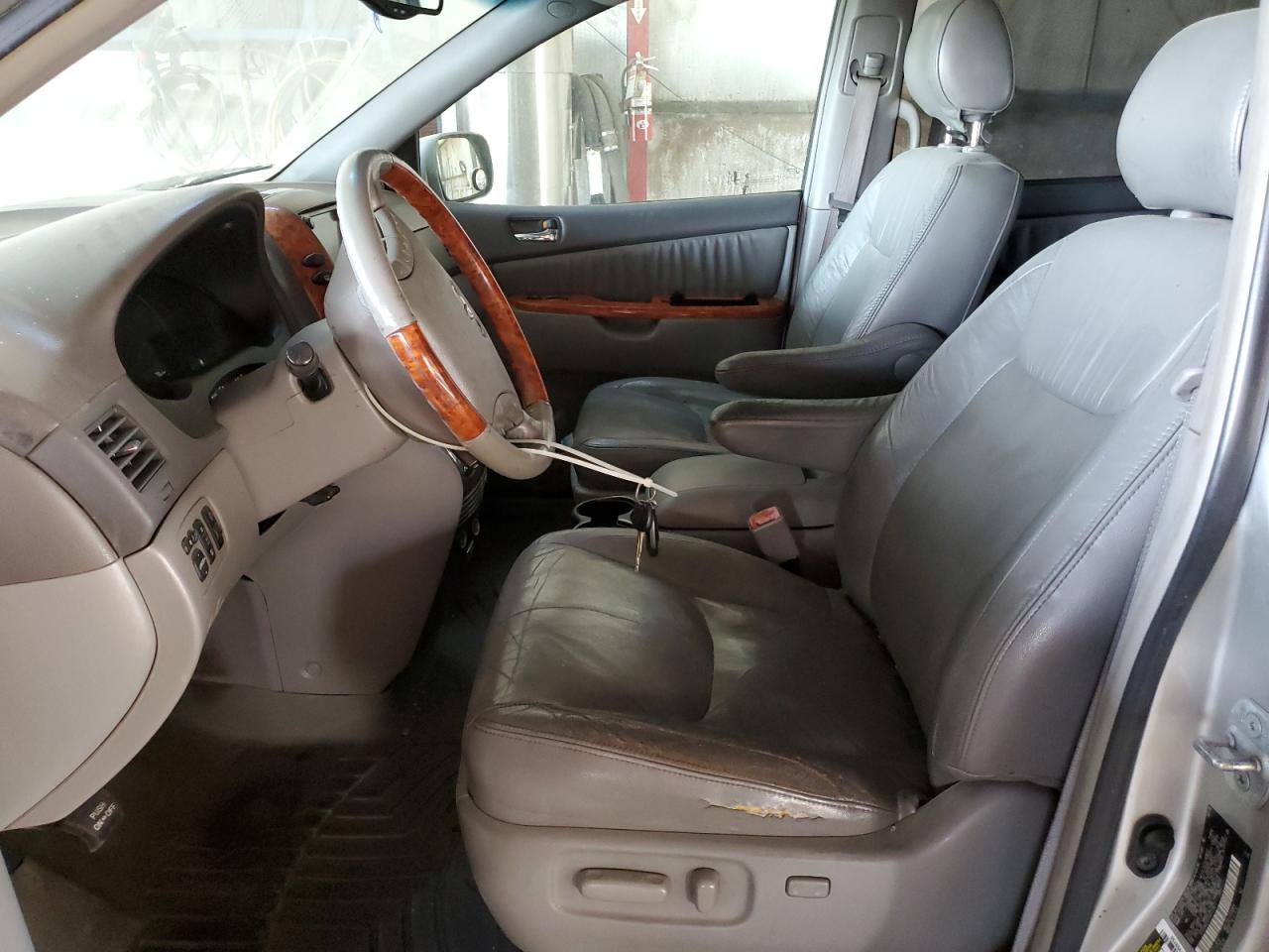 Lot #3302810904 2006 TOYOTA SIENNA XLE