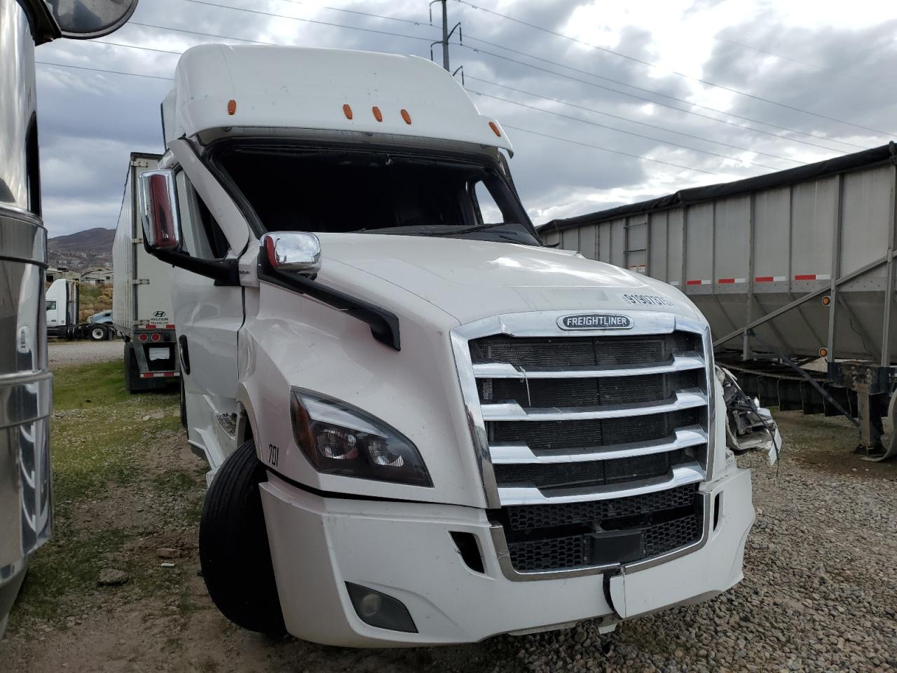 Lot #3291598932 2021 FREIGHTLINER CASCADIA 1