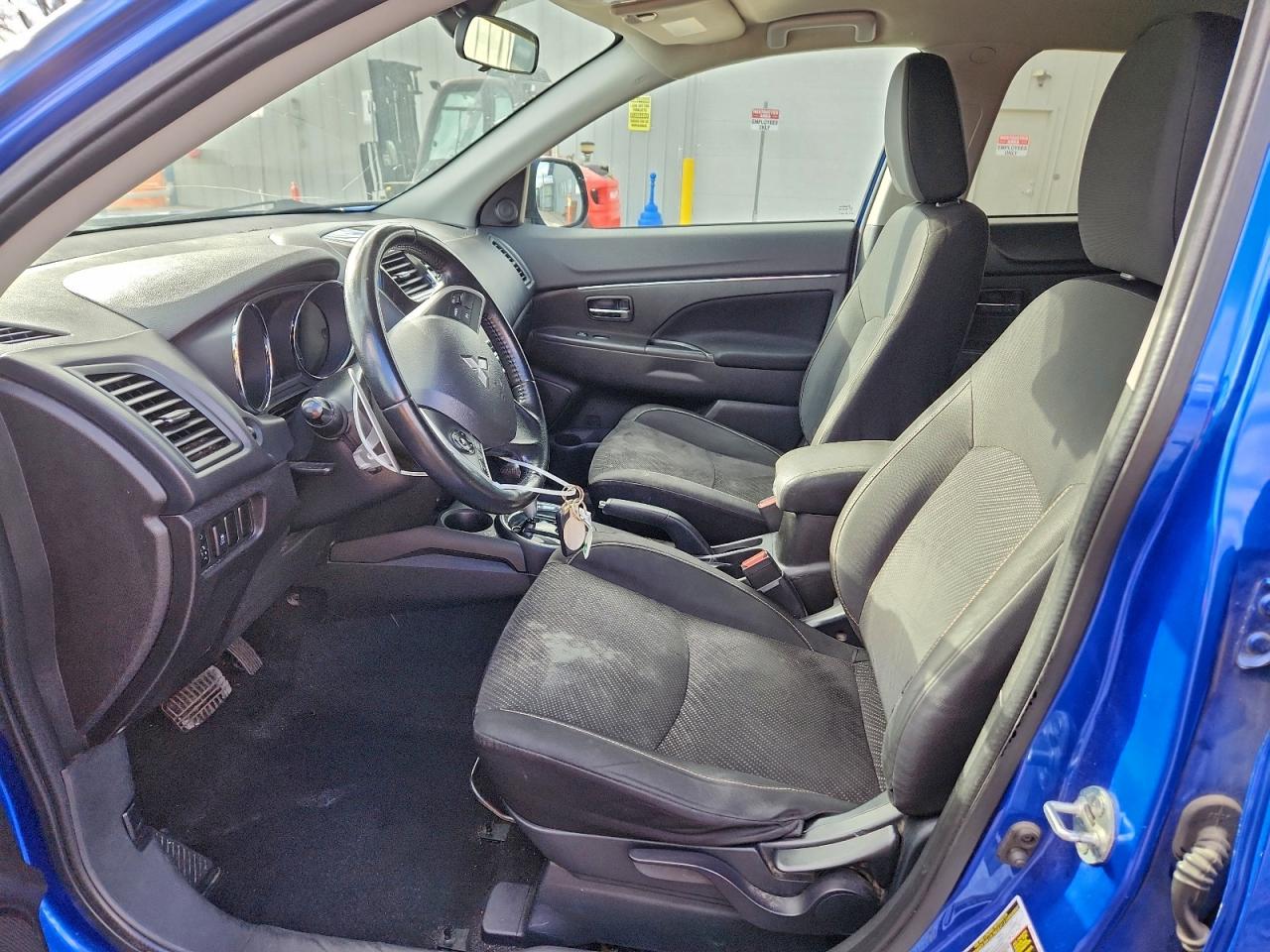 MITSUBISHI OUTLANDER SE