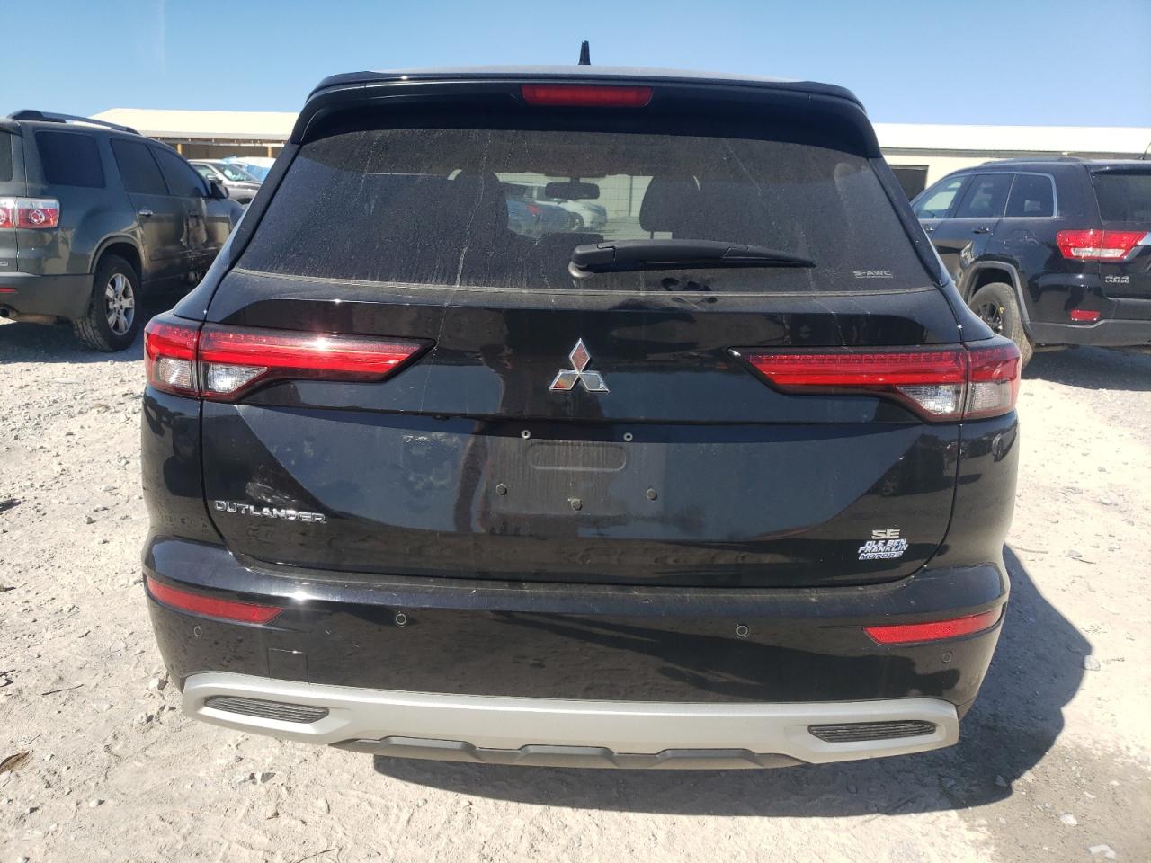 MITSUBISHI OUTLANDER SE