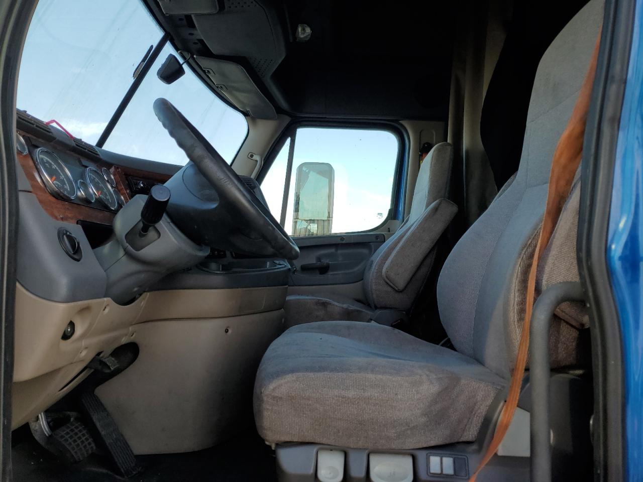 Lot #3287273010 2017 FREIGHTLINER CASCADIA 1