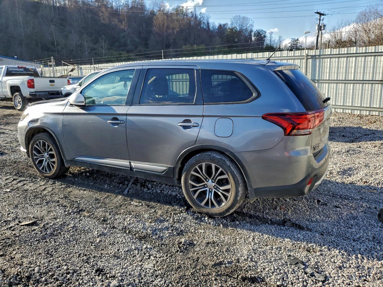 MITSUBISHI OUTLANDER SE