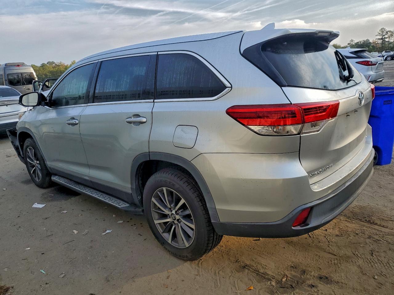 TOYOTA HIGHLANDER SE