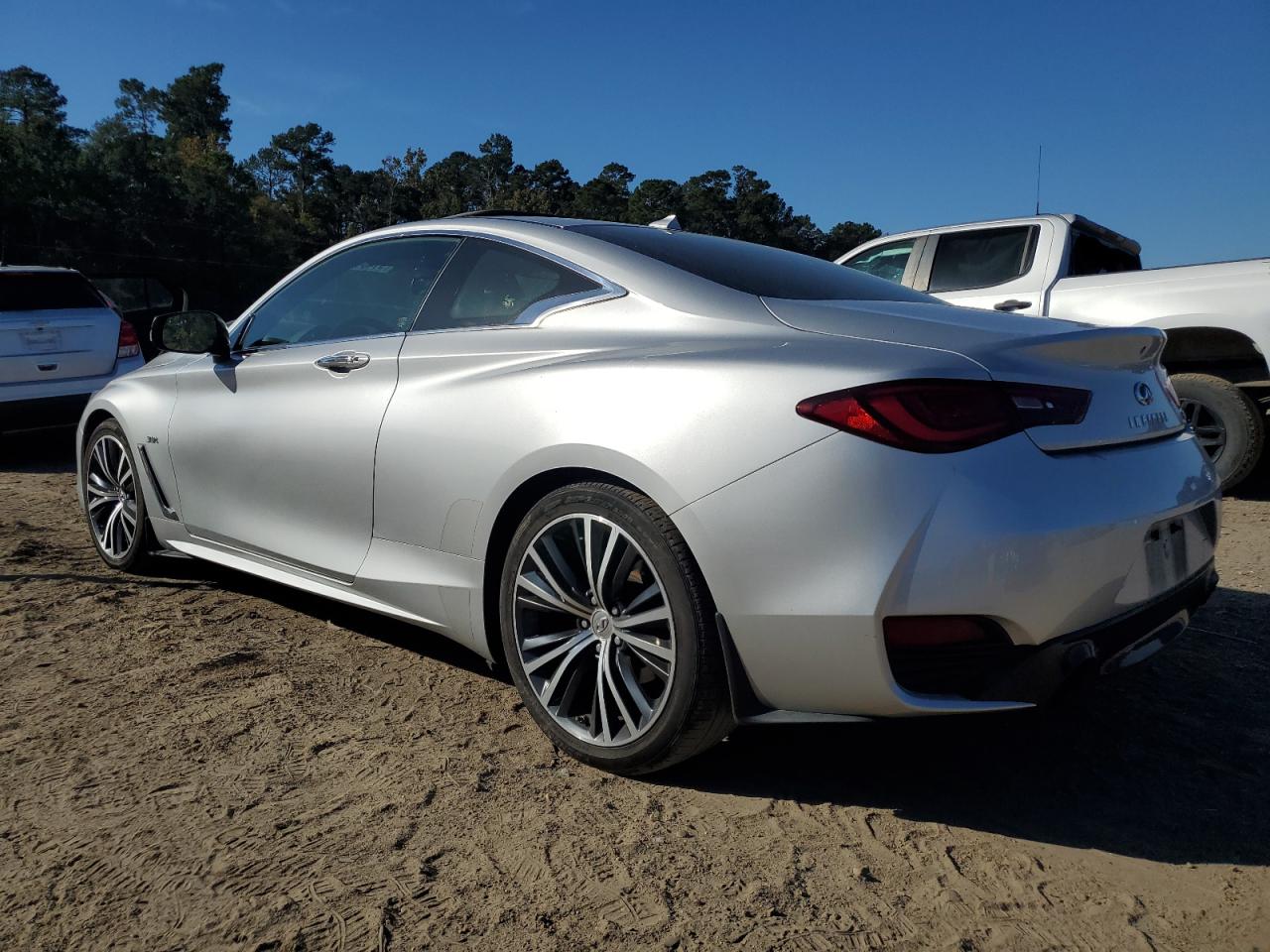 INFINITI Q60 LUXE 300