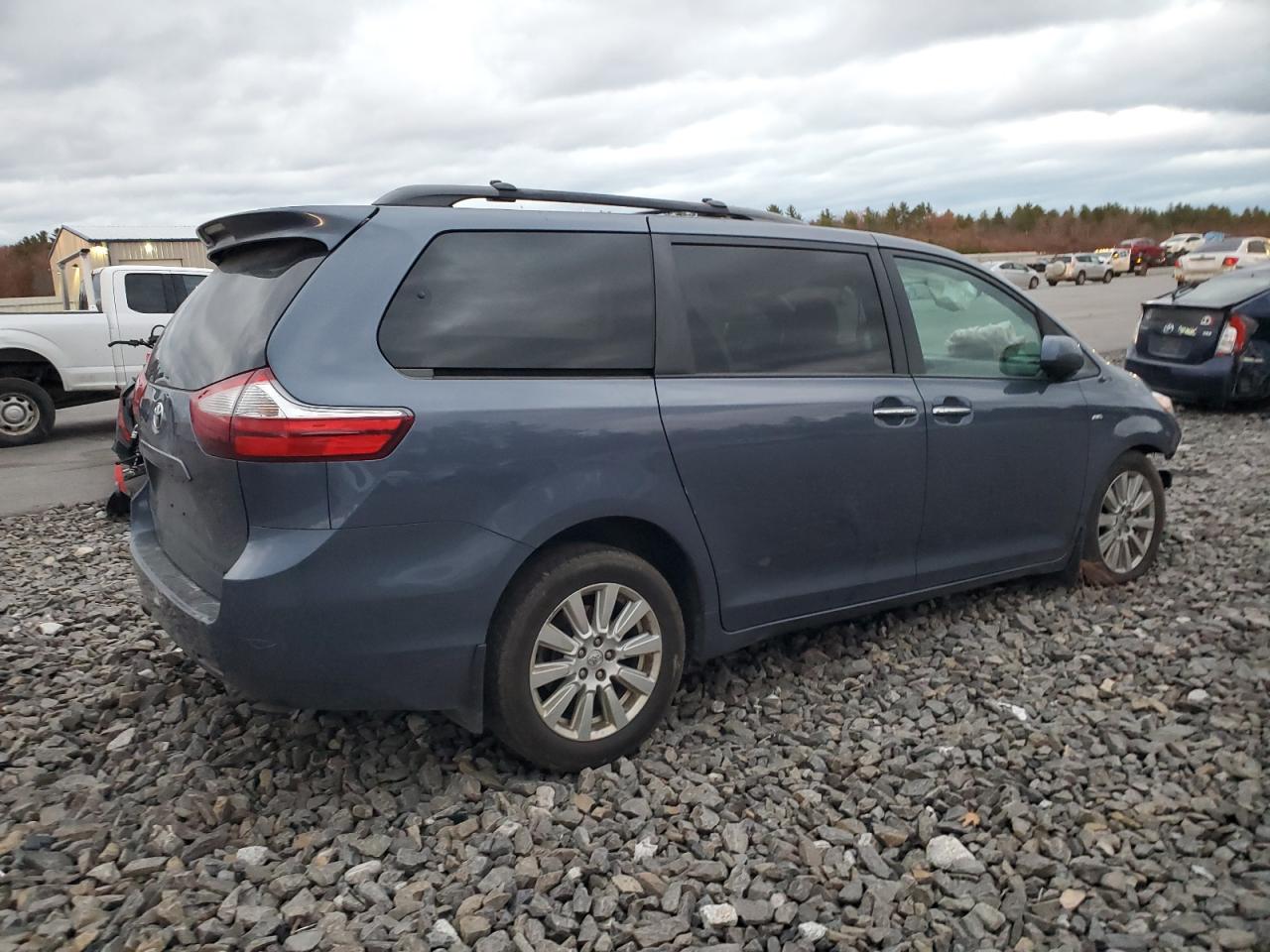 TOYOTA SIENNA XLE