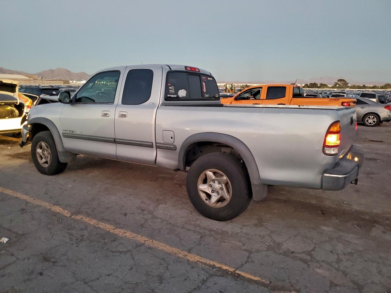 Lot #3312779100 2000 TOYOTA TUNDRA ACC