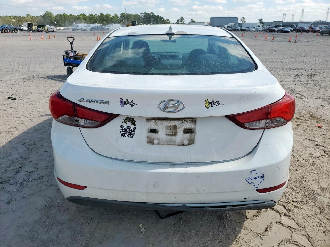 HYUNDAI ELANTRA SE