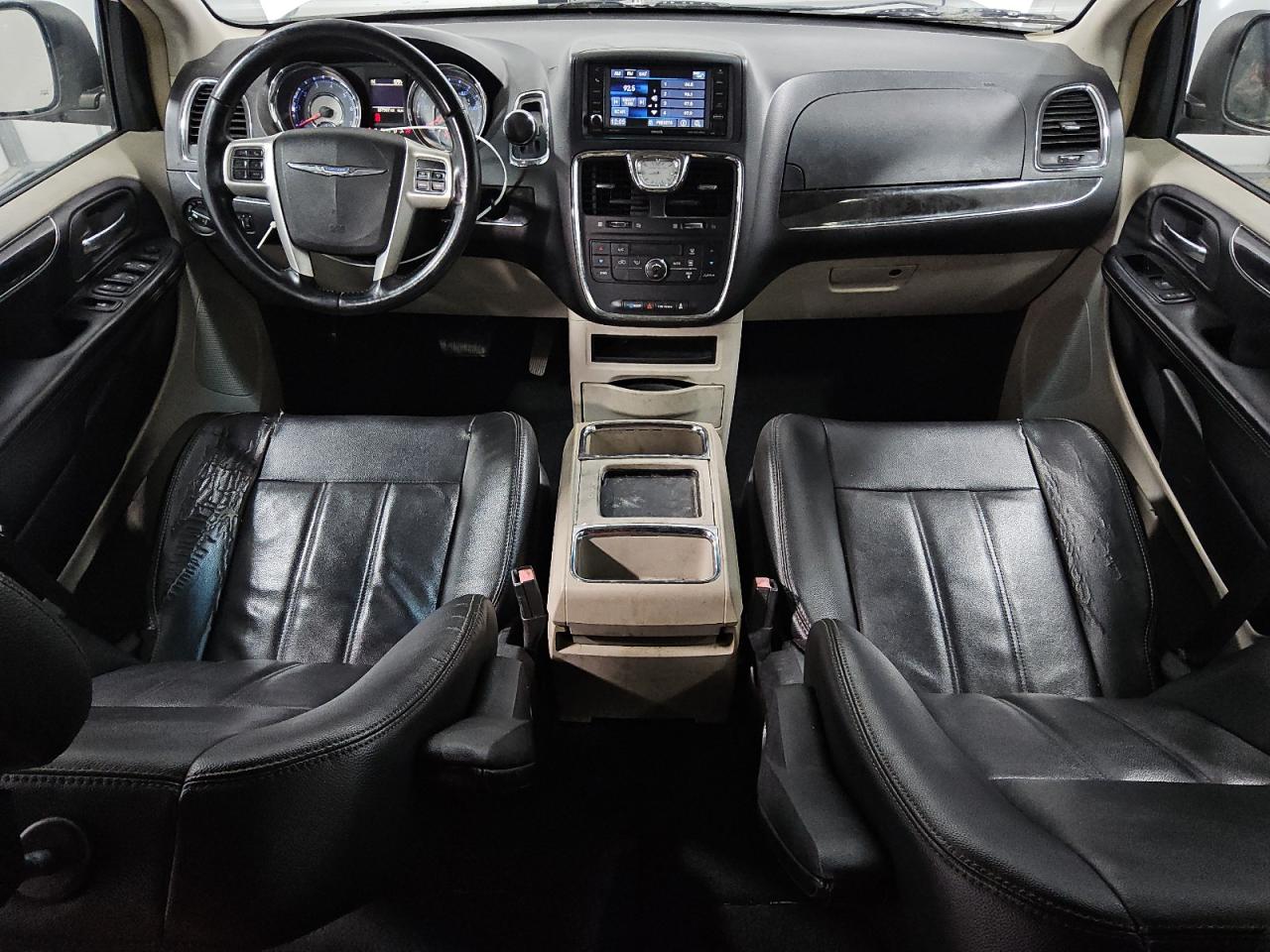 Lot #3310407005 2014 CHRYSLER TOWN & COU