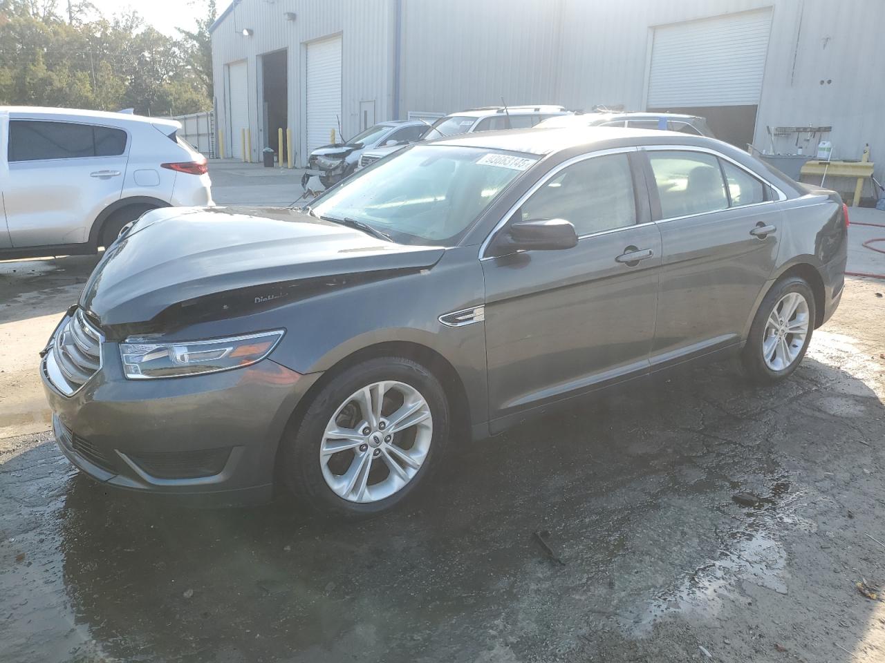 FORD TAURUS SE