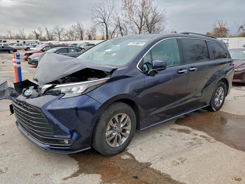 2025 TOYOTA SIENNA XLE #3304512437