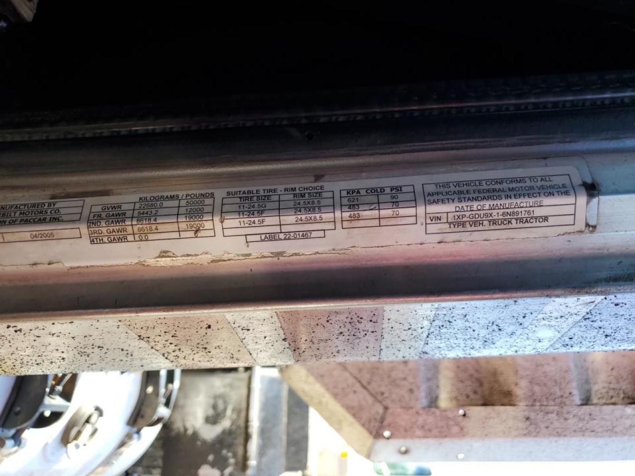 Lot #3302877892 2006 PETERBILT 385