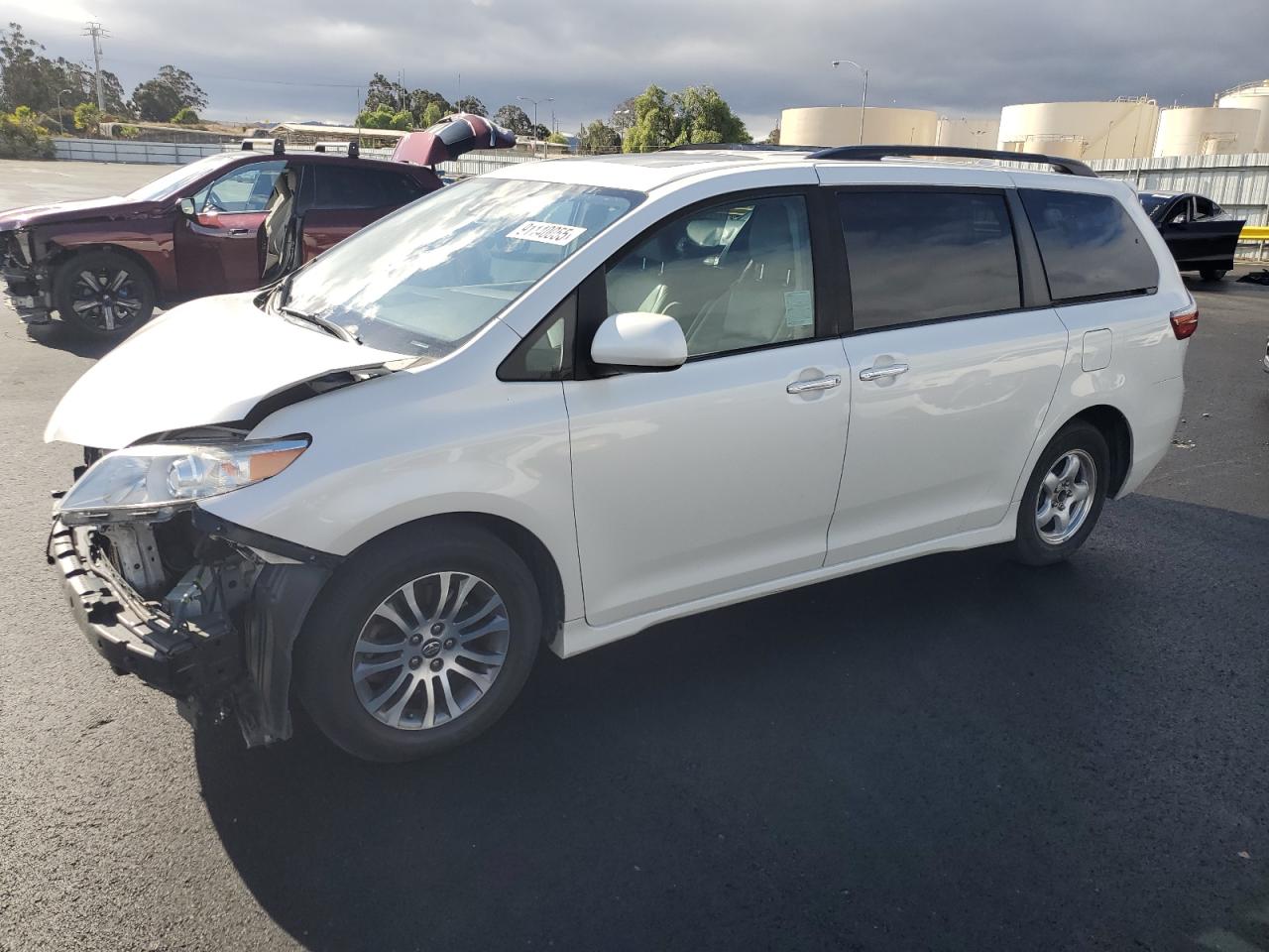 Lot #3291535923 2018 TOYOTA SIENNA XLE