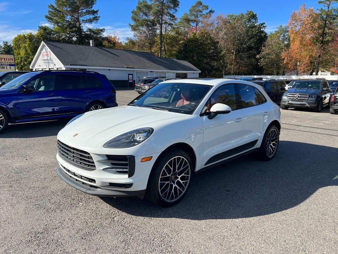 PORSCHE MACAN
