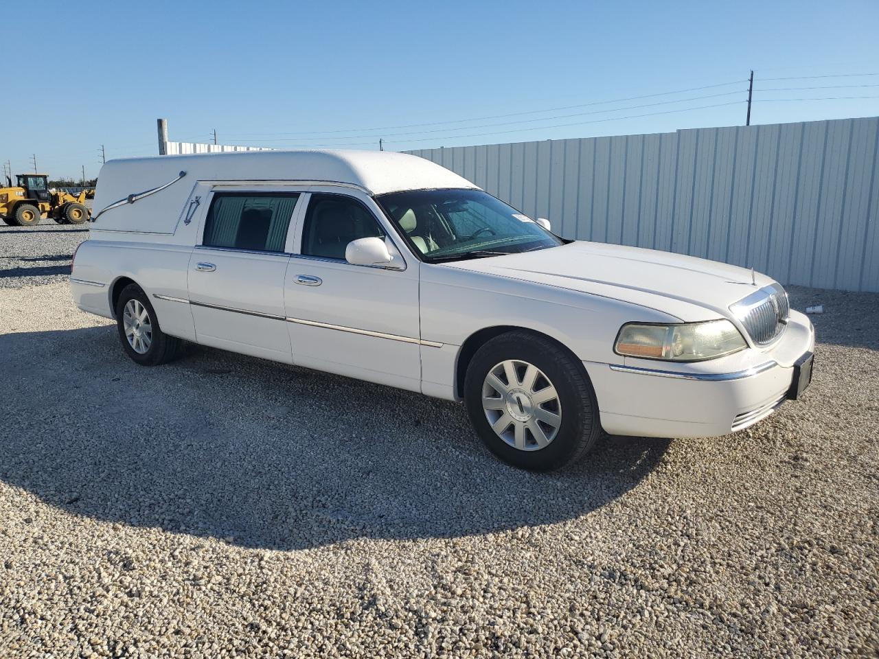 Lot #3297987077 2003 LINCOLN TOWN CAR E