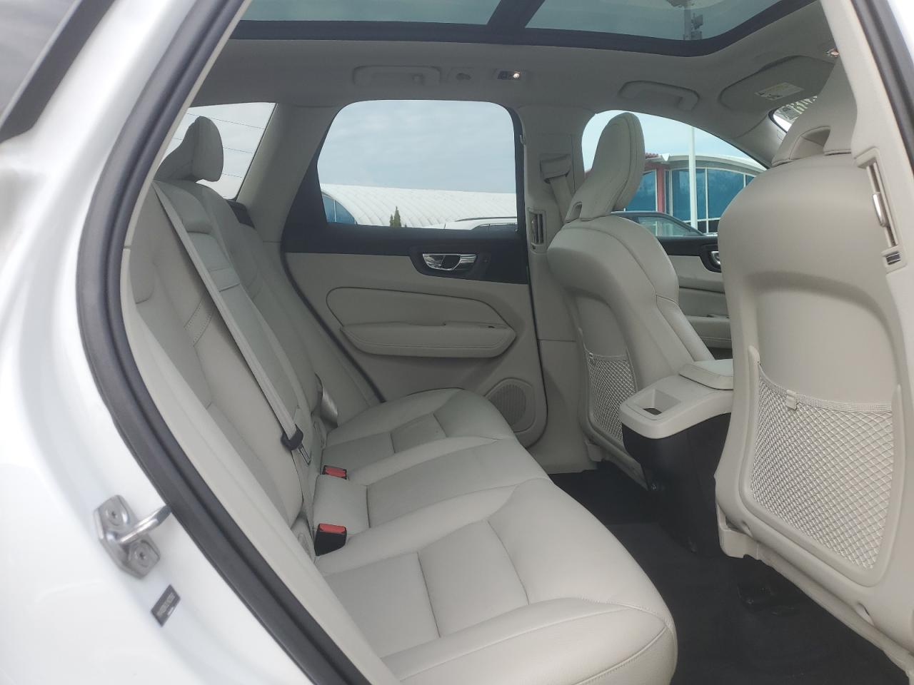 VOLVO XC60 T5 MOMENTUM