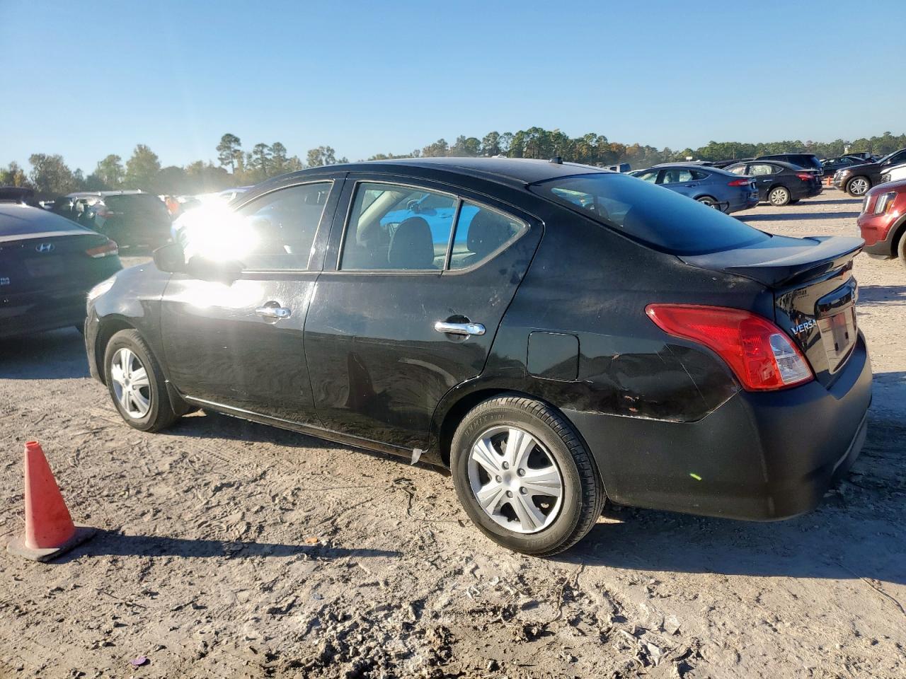 NISSAN VERSA S