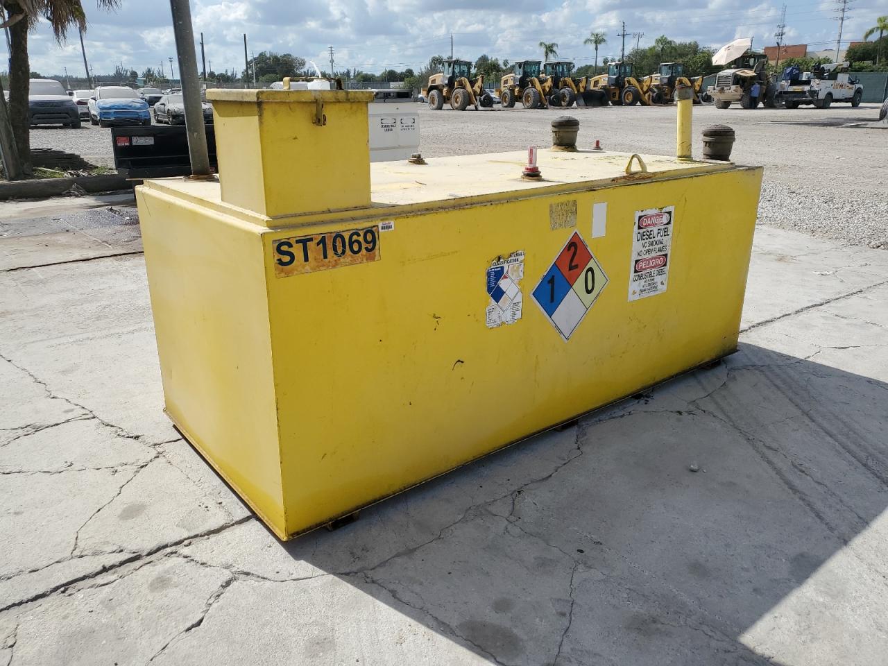 Lot #3293324473 2000 FUEL TANK