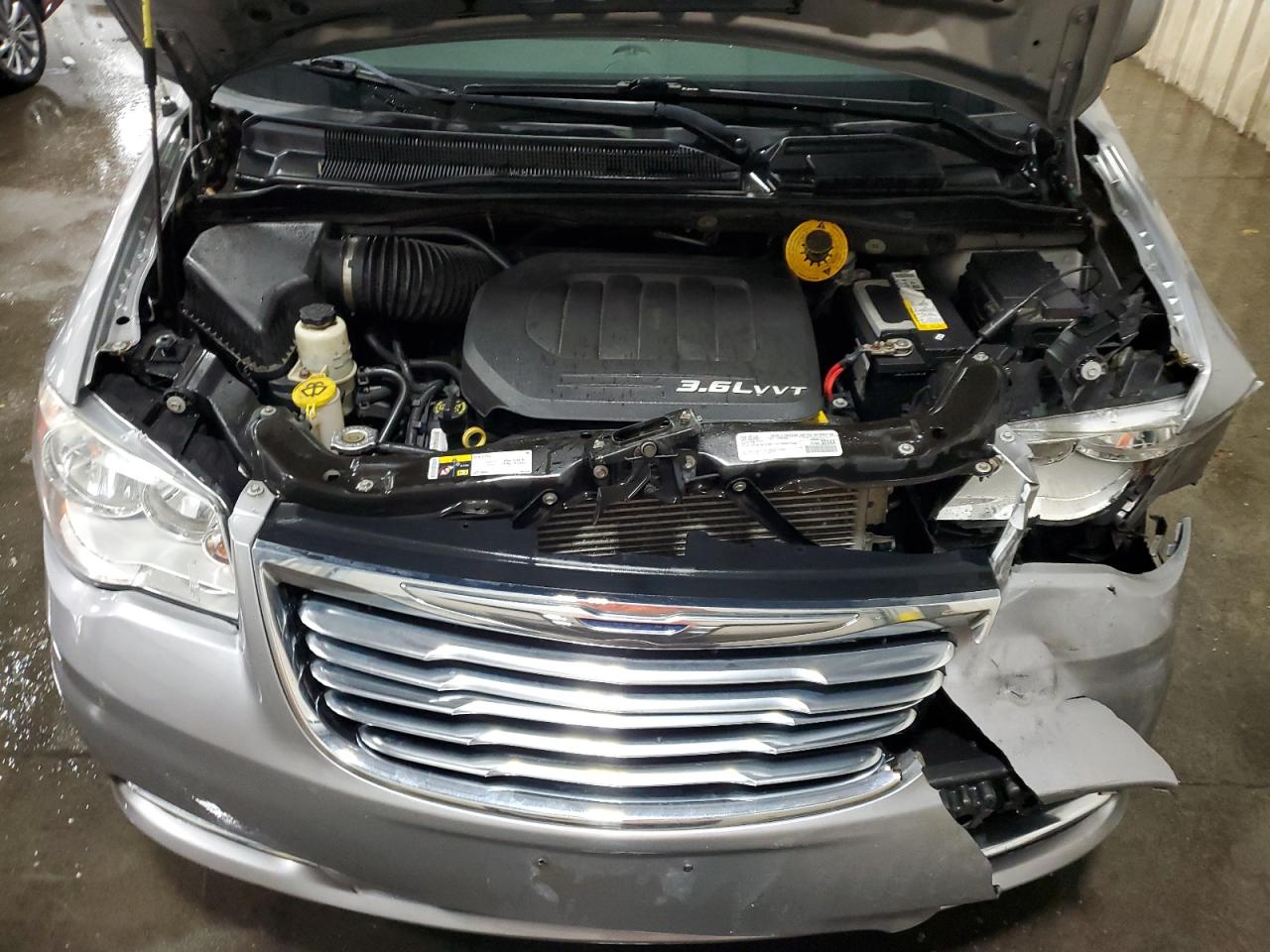 CHRYSLER TOWN & COUNTRY TOURING