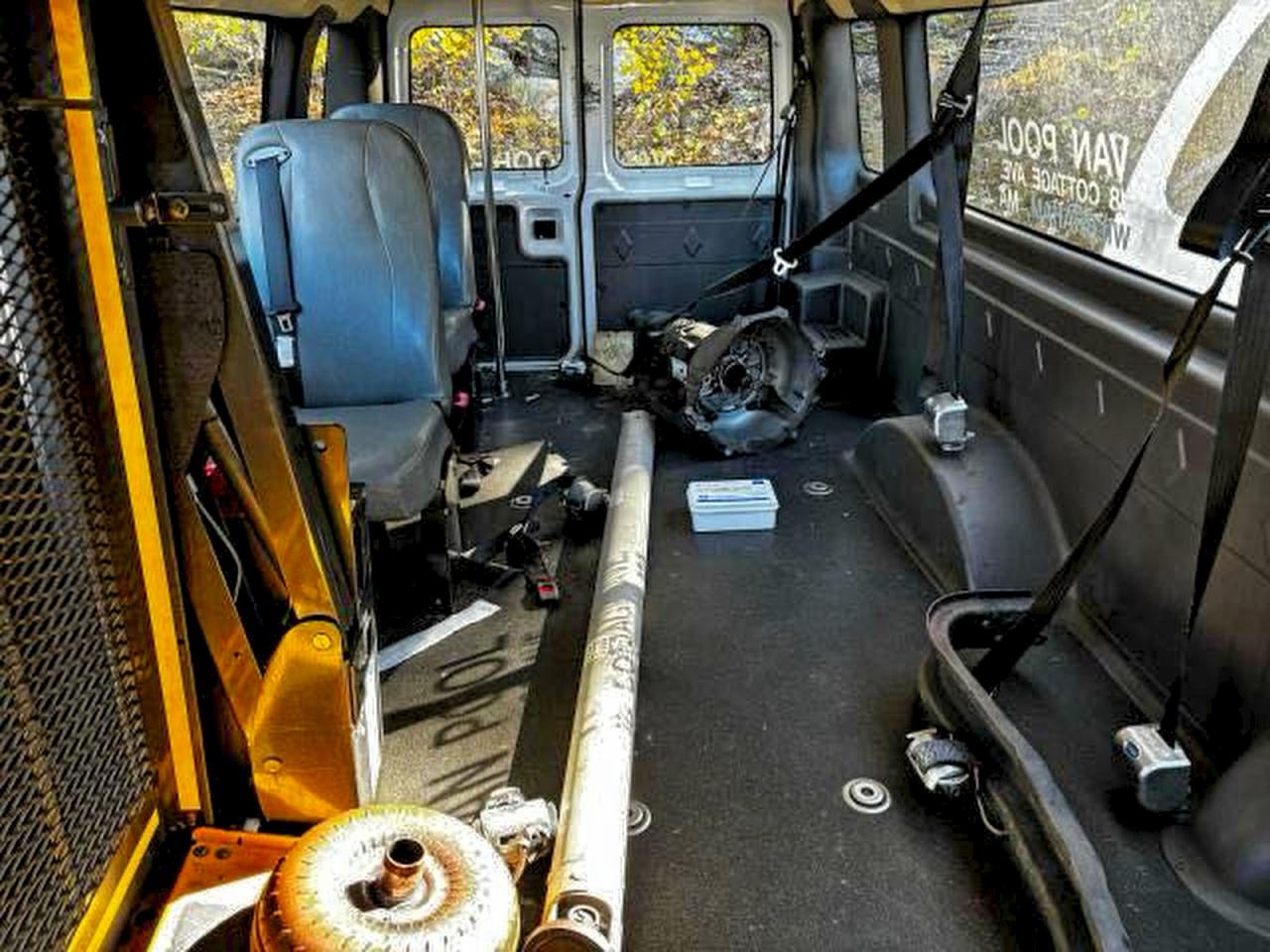 FORD ECONOLINE E250 VAN