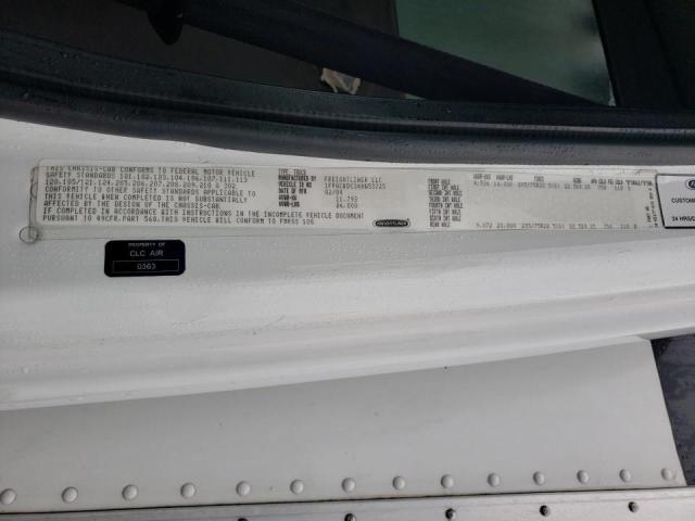 2004 FREIGHTLINER M2 106 MED #3304550452