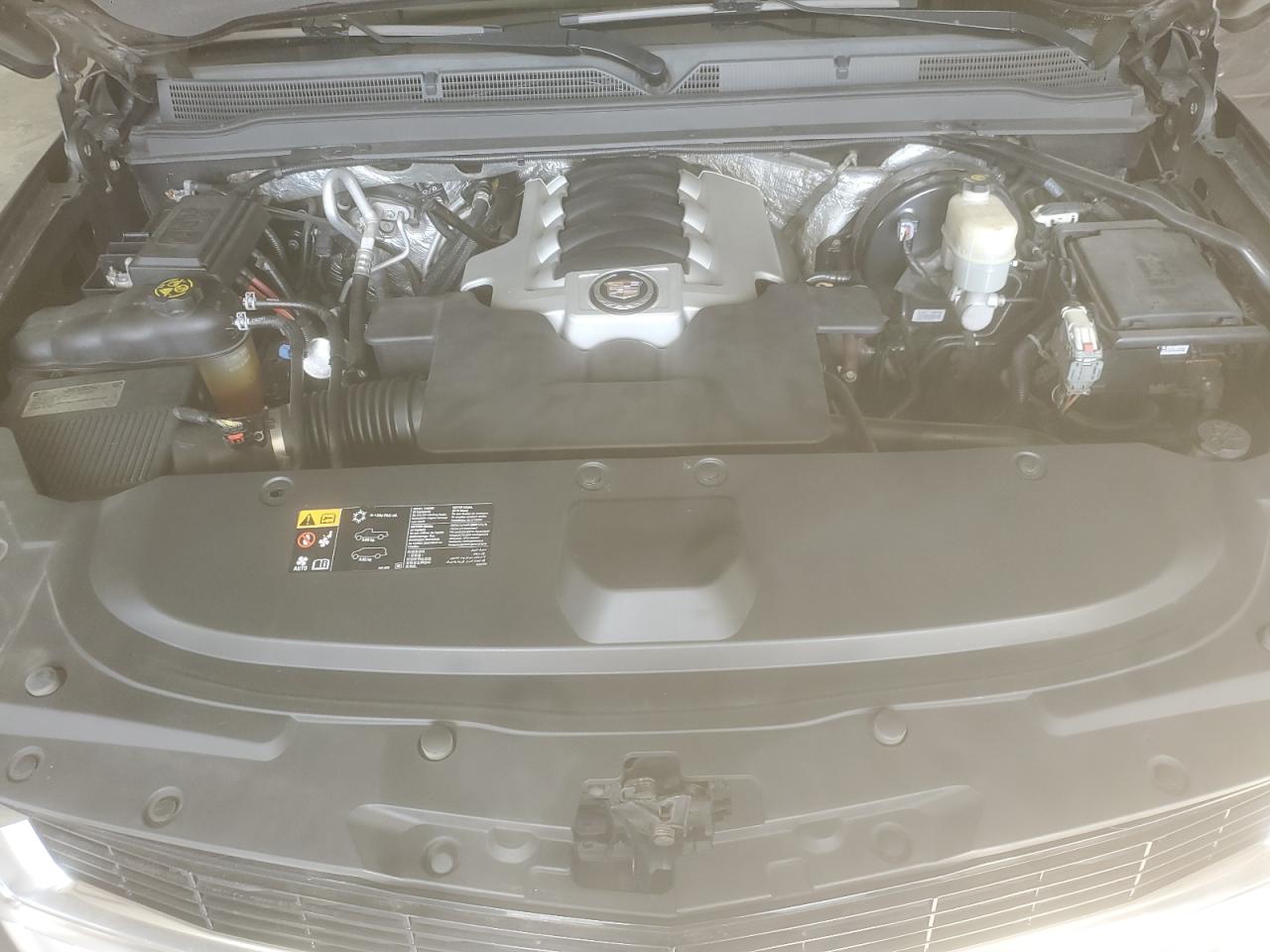 CADILLAC ESCALADE LUXURY