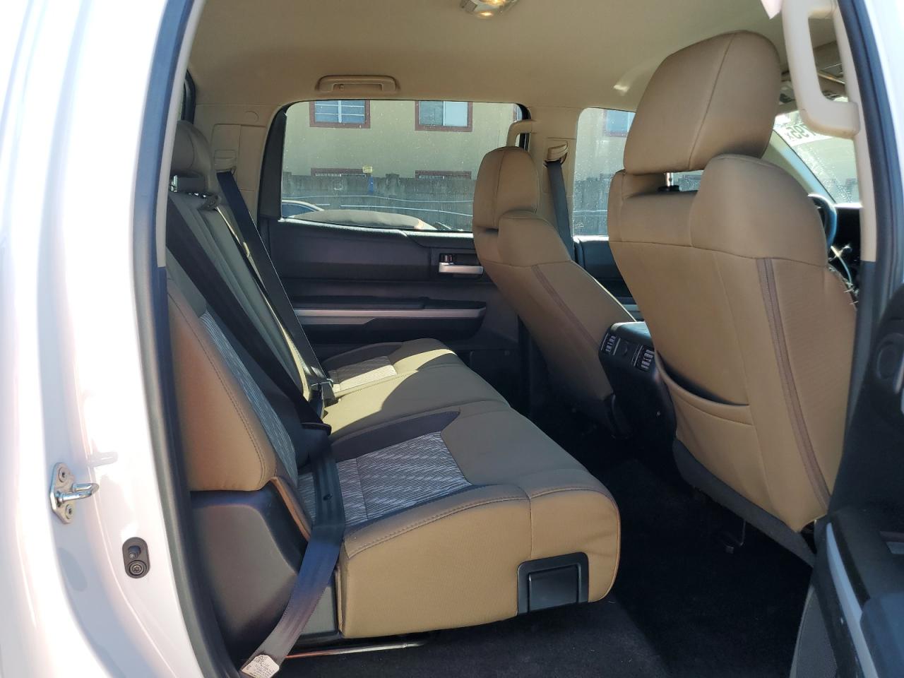 TOYOTA TUNDRA CREWMAX SR5