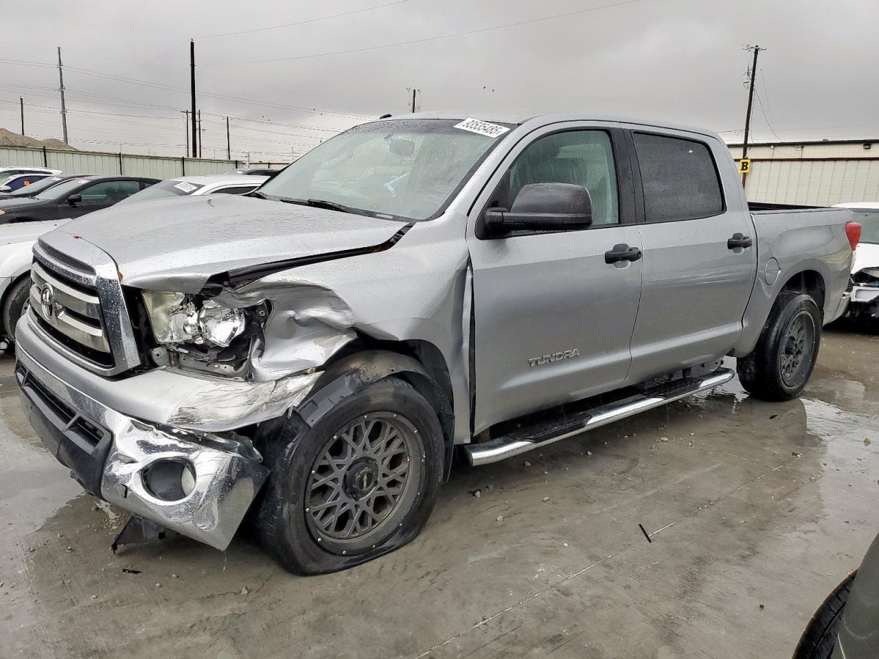 TOYOTA TUNDRA CREWMAX SR5