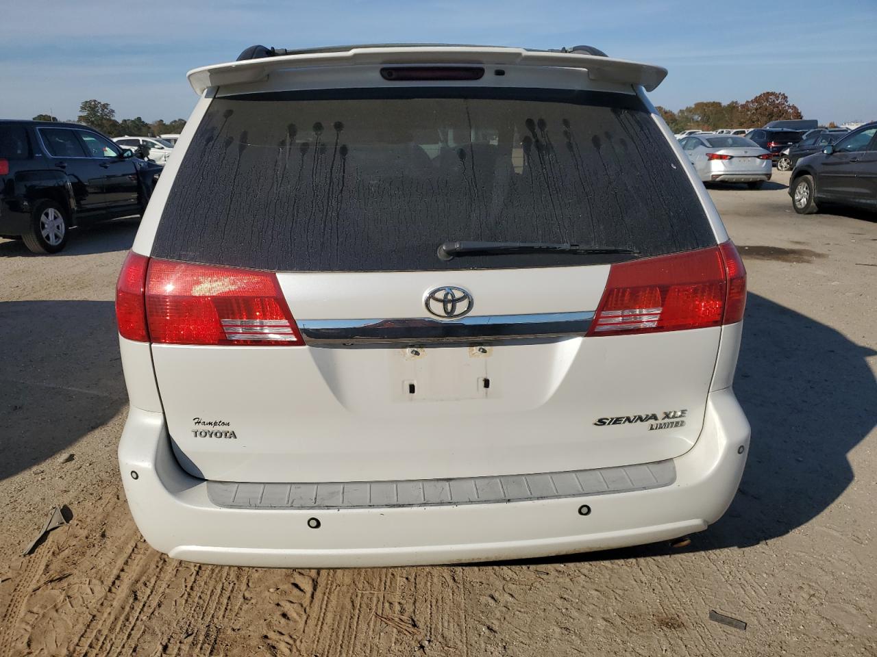 Lot #3302005060 2005 TOYOTA SIENNA XLE