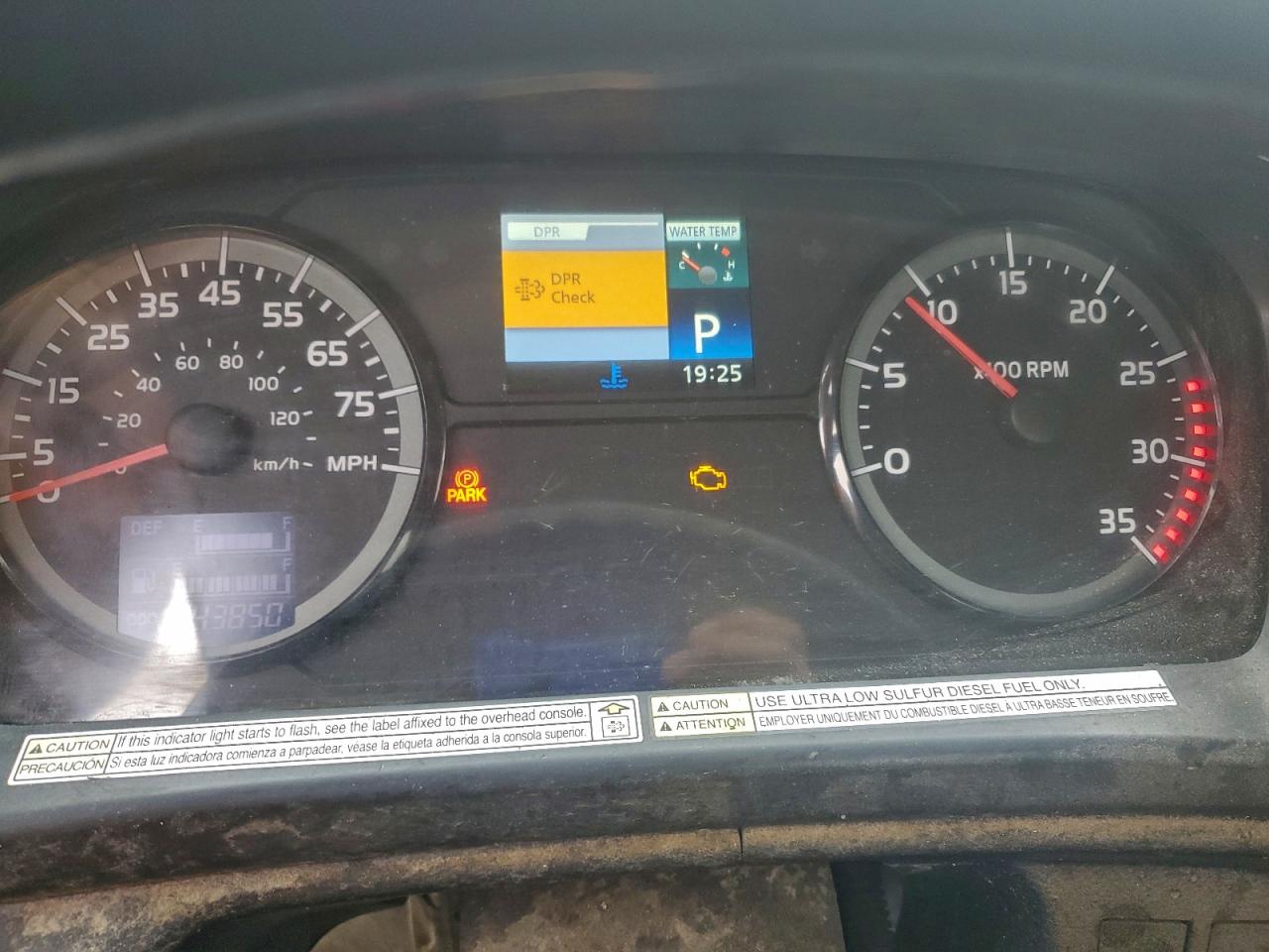 Lot #3305402303 2015 HINO 258/268