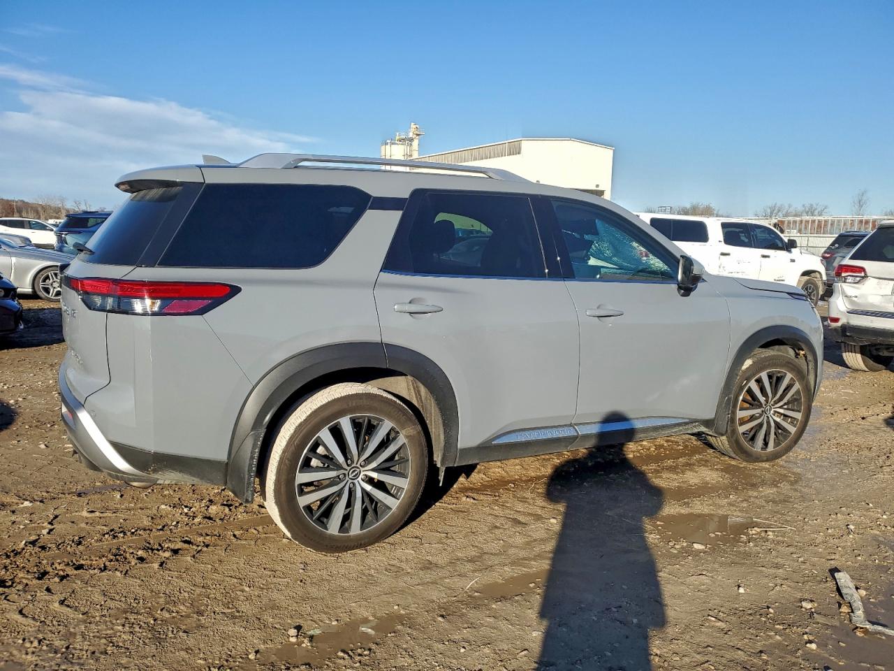 NISSAN PATHFINDER PLATINUM