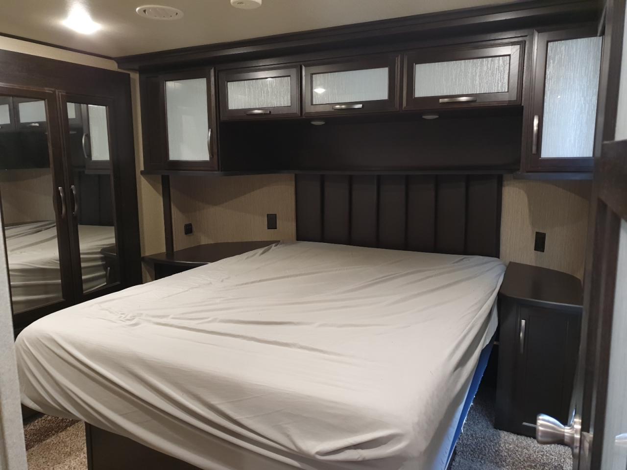 Lot #3280333956 2017 GRAND DESIGN MOMENTUM