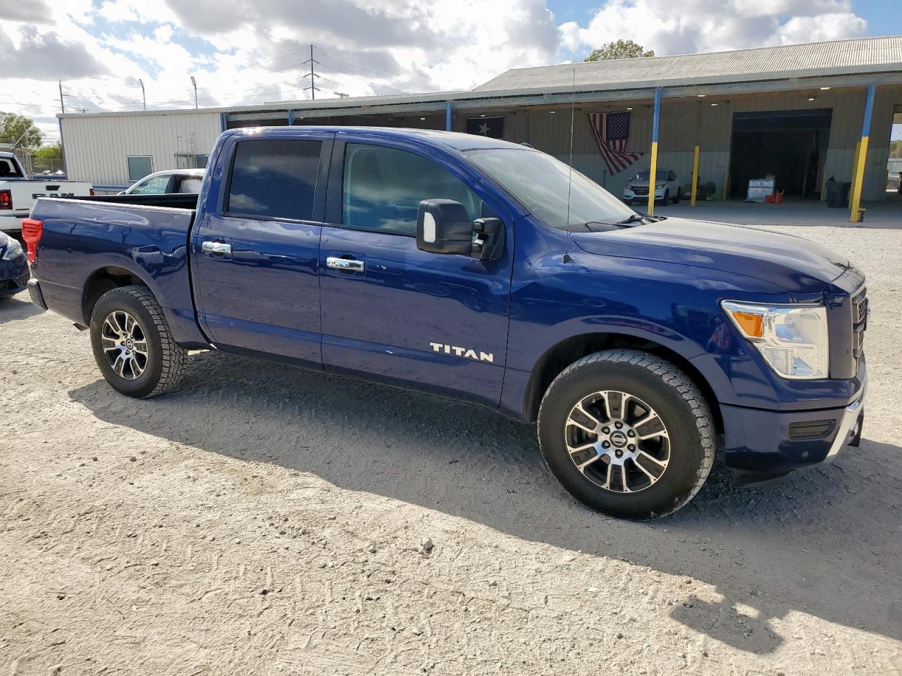 NISSAN TITAN SV