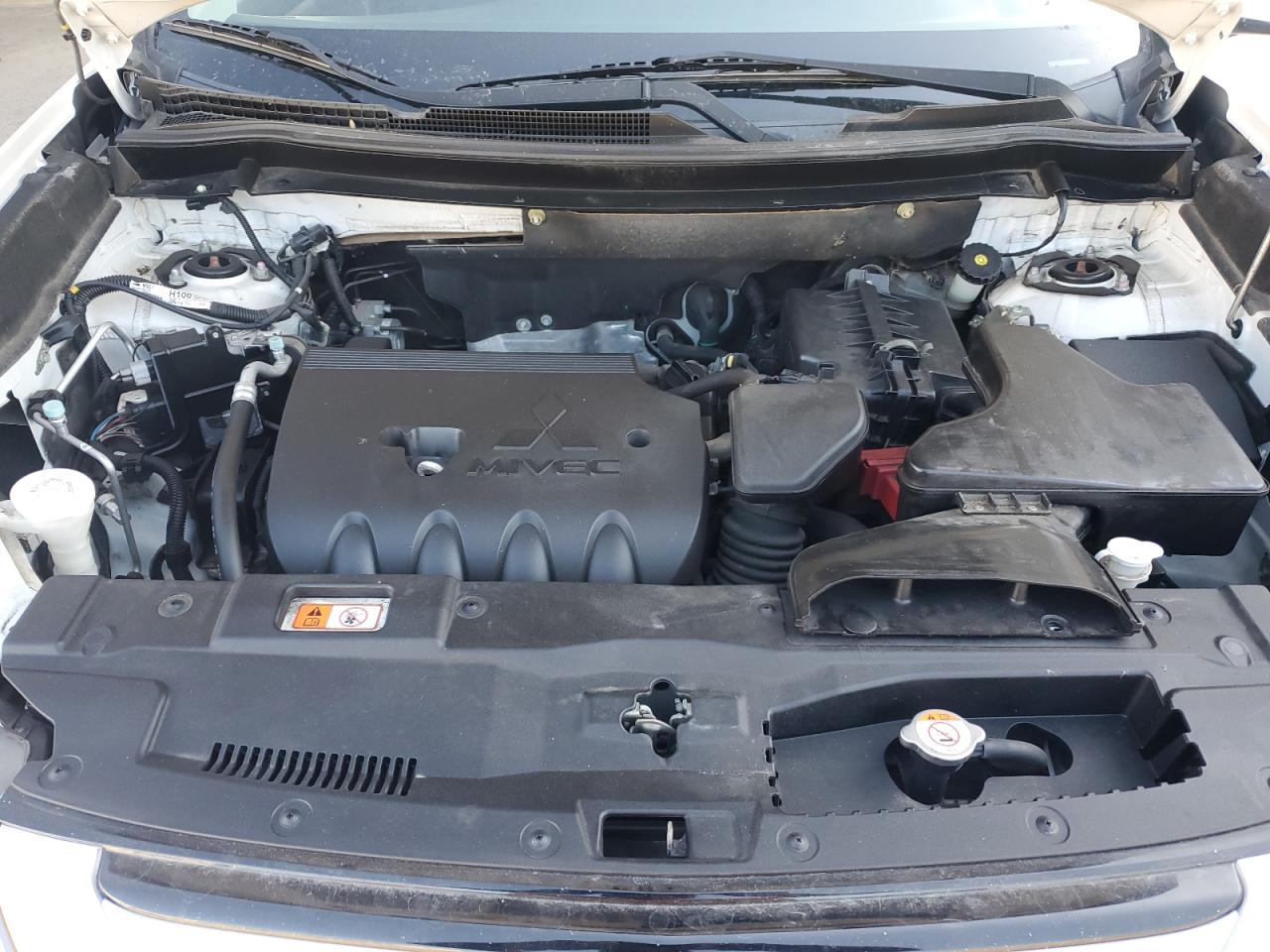 MITSUBISHI OUTLANDER SE