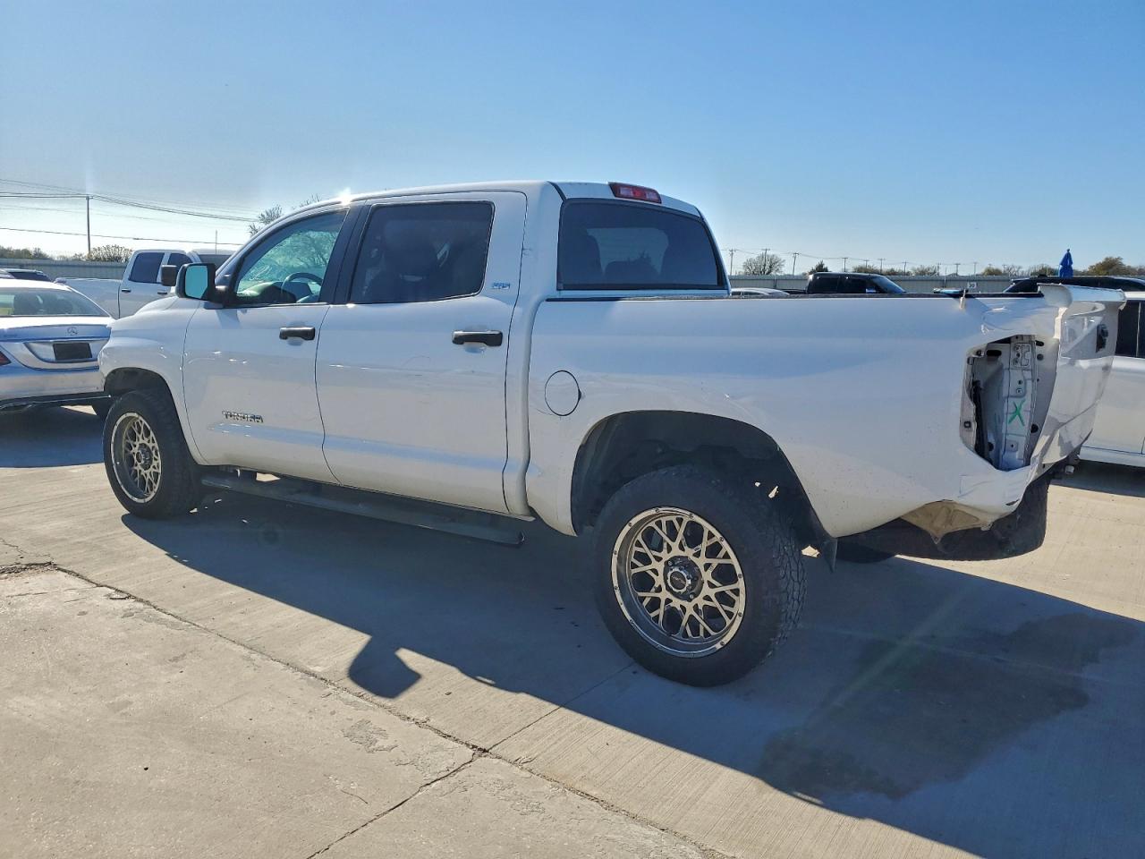 TOYOTA TUNDRA CREWMAX SR5