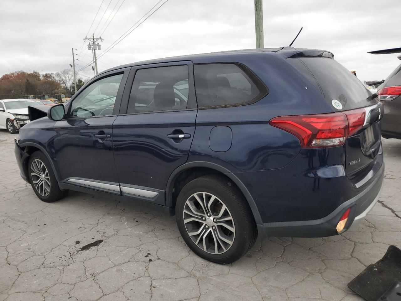 MITSUBISHI OUTLANDER SE