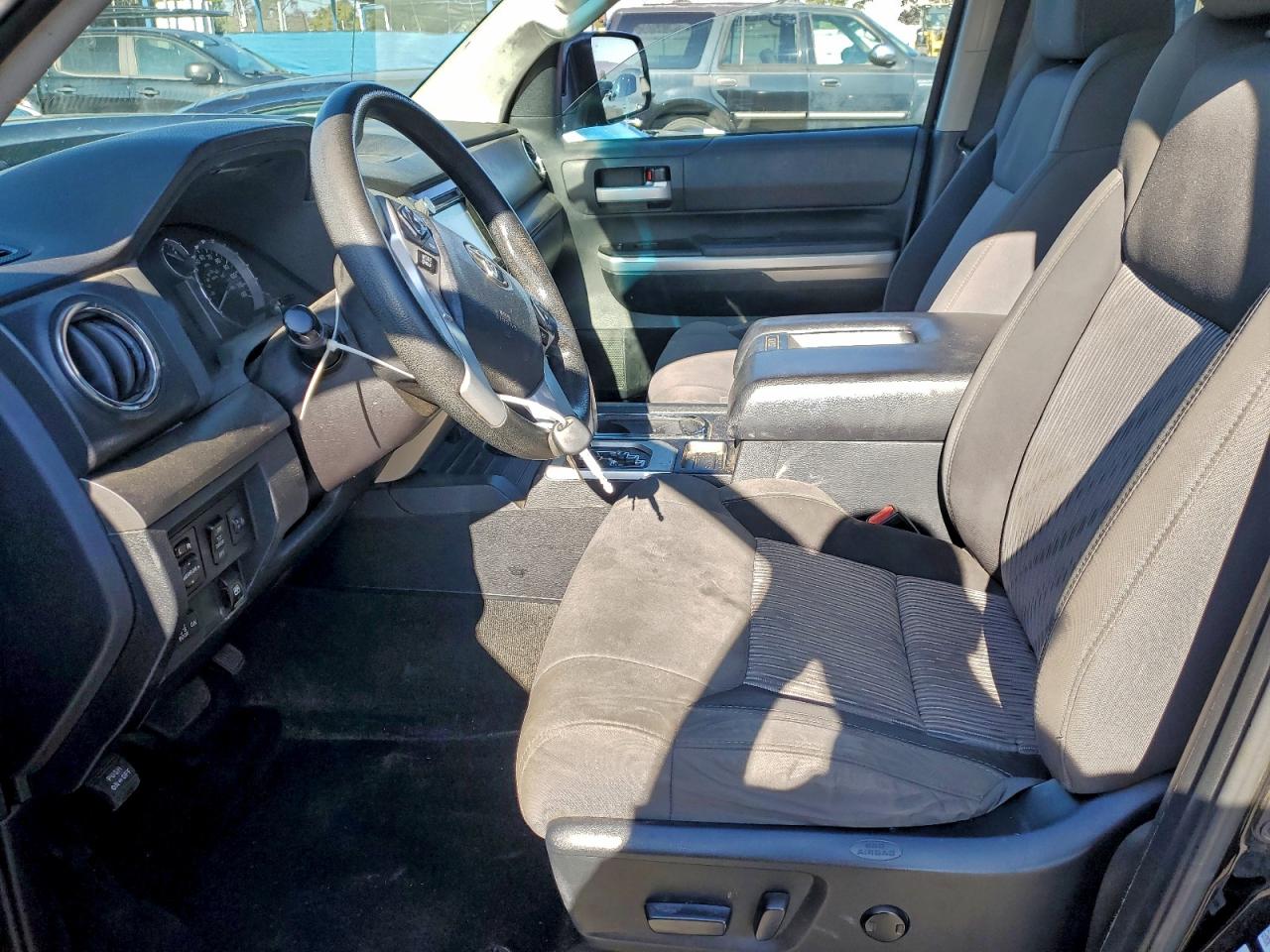 TOYOTA TUNDRA CREWMAX SR5