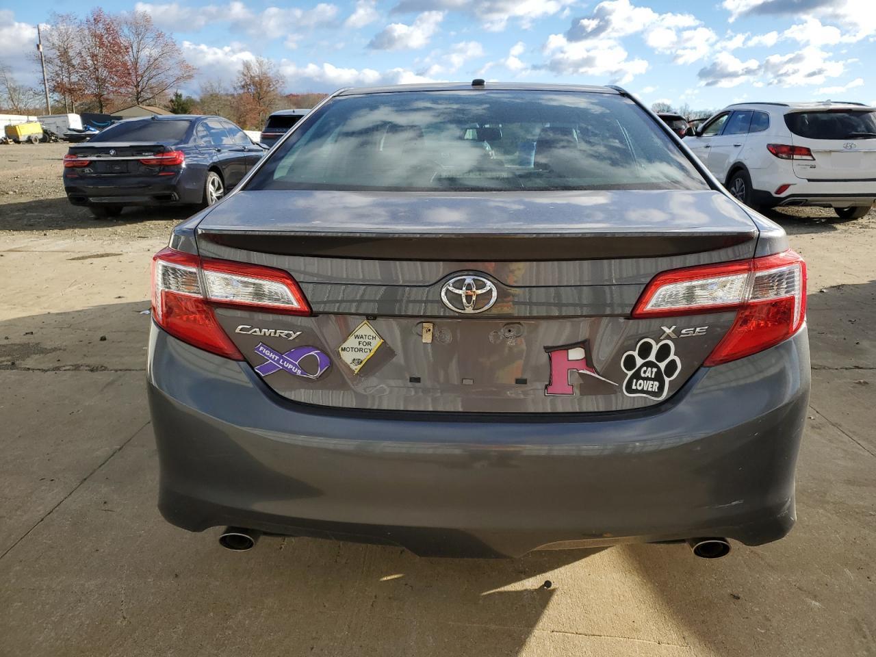 TOYOTA CAMRY SE
