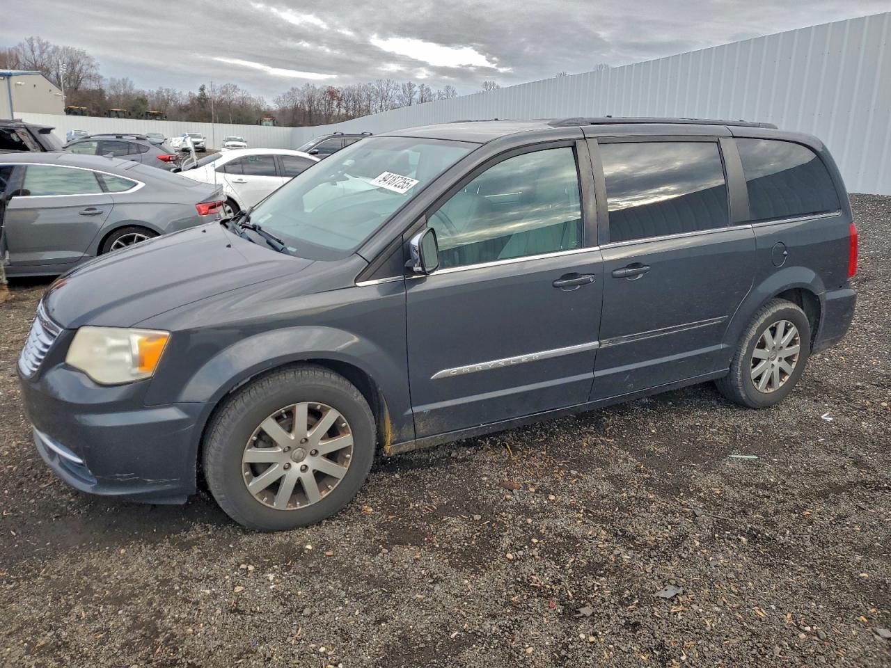 CHRYSLER TOWN & COUNTRY TOURING L