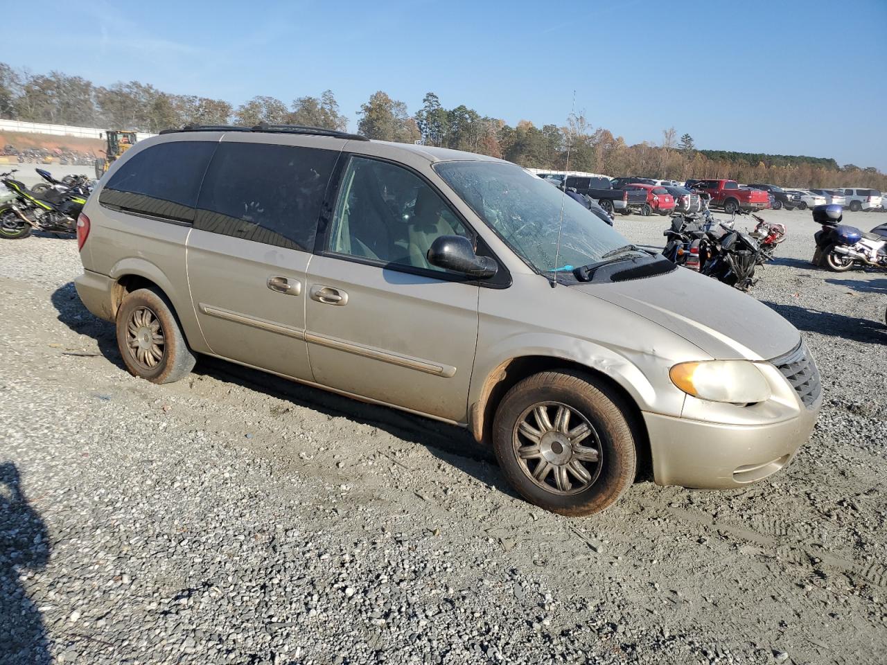 Lot #3282583917 2005 CHRYSLER TOWN & COU